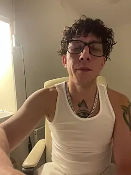 Snapshot of TitanNoir chatting on 03.04.26 TitanNoir online show from 03.04.26