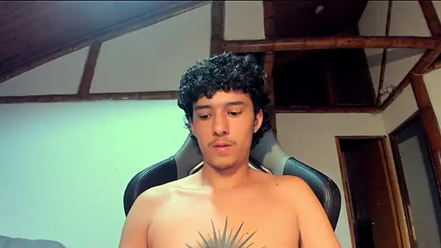 Snapshot of santi_young_twink chatting on 03.02.26 santi young twink online show from 03.02.26