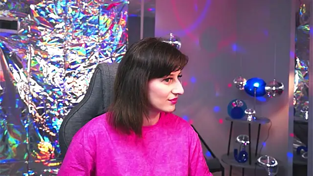 Snapshot of EmmaWheelers chatting on 04.10.26 EmmaWheelers online show from 04.10.26