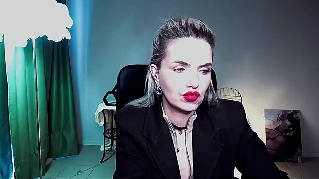 Snapshot of AliceSmite chatting on 05.28.26 AliceSmite online show from 05.28.26