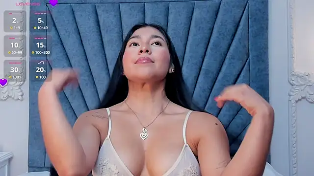 Snapshot of Leandra-Johnson chatting on 04.02.26 Leandra-Johnson online show from 04.02.26