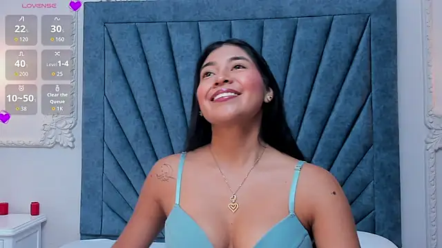 Snapshot of Leandra-Johnson chatting on 04.08.26 Leandra-Johnson online show from 04.08.26