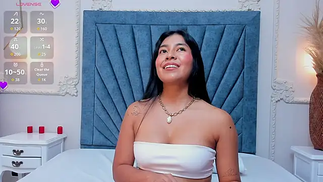 Snapshot of Leandra-Johnson chatting on 04.15.26 Leandra-Johnson online show from 04.15.26