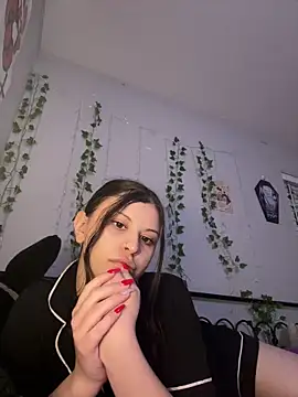 Snapshot of rubie_roja chatting on 04.21.26 rubie roja online show from 04.21.26