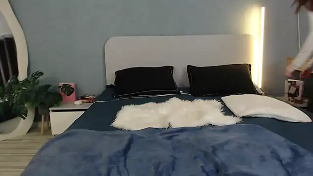 SunyLily online show from 04.17.26