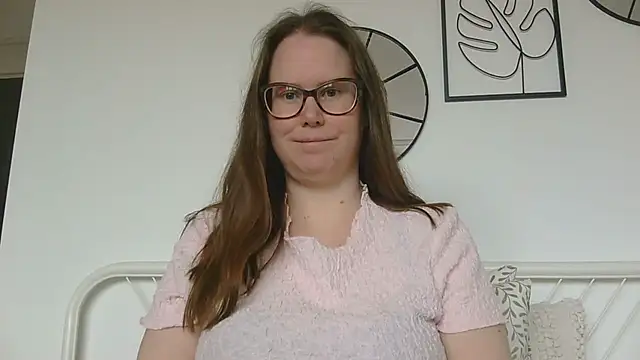 CelineThompson online show from 04.17.26