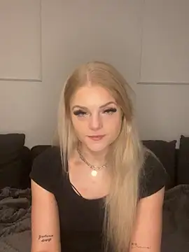 Snapshot of Luna-Noire chatting on 03.03.26 Luna-Noire online show from 03.03.26