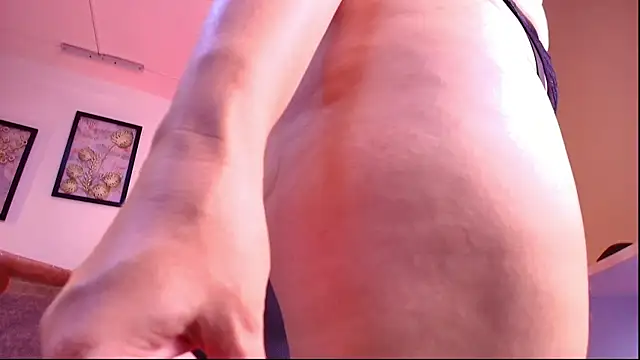 Snapshot of Mia_Moonroe chatting on 04.15.26 Mia Moonroe online show from 04.15.26