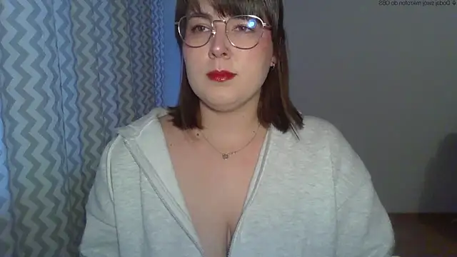 Snapshot of ClaraHard chatting on 04.22.26 ClaraHard online show from 04.22.26