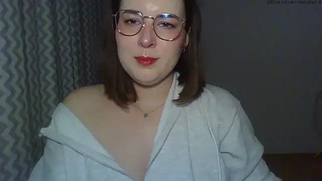 Snapshot of ClaraHard chatting on 05.08.26 ClaraHard online show from 05.08.26