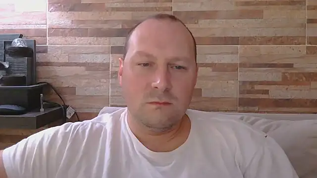 Snapshot of lustonfan chatting on 05.16.26 lustonfan online show from 05.16.26