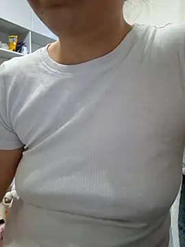 Emi hot1 online show from 04.10.26