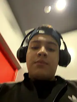 Snapshot of OliverTabordaa chatting on 04.24.26 OliverTabordaa online show from 04.24.26