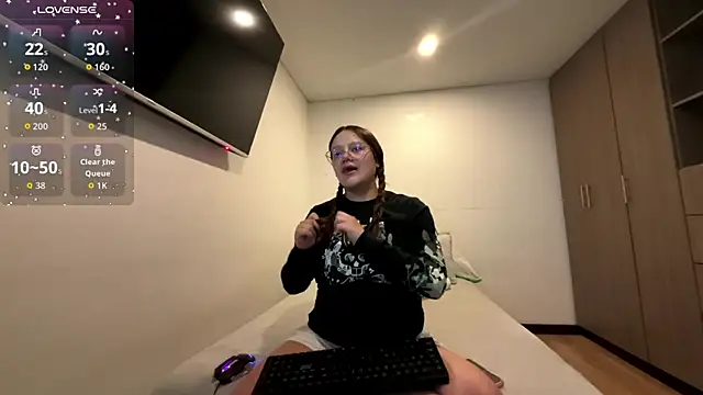 Sarahhh 0 online show from 06.30.26