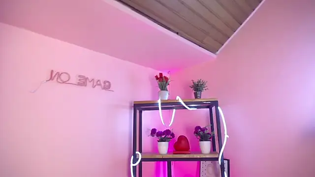 Snapshot of Nami_Velle chatting on 04.10.26 Nami Velle online show from 04.10.26