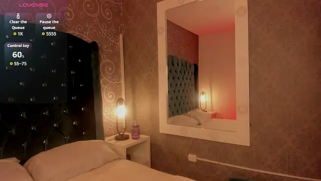 CoralineRed online show from 04.14.26