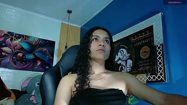 Nessa Luuv online show from 04.15.26