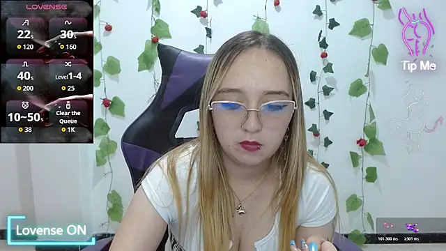 LiaRobertss  online show from 04.09.26