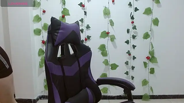 LiaRobertss  online show from 04.16.26