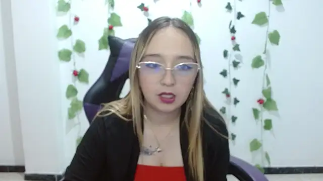 LiaRobertss  online show from 04.17.26