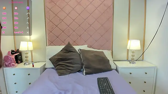 Alexa Jonees online show from 04.13.26