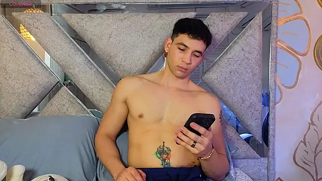 Tinocrow online show from 03.20.26