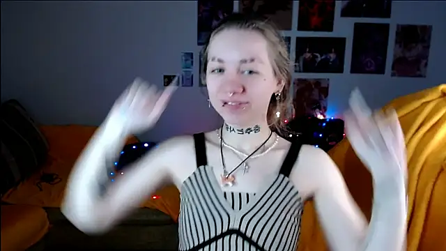 Nica Kawaii online show from 05.12.26