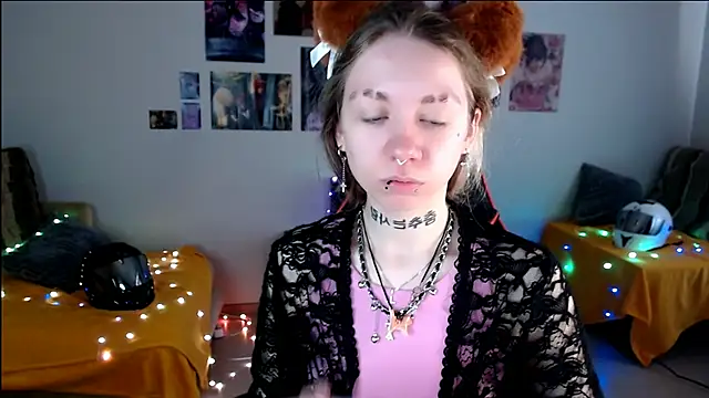 Nica Kawaii online show from 05.20.26
