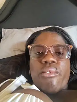 YourLiaa  online show from 03.22.26