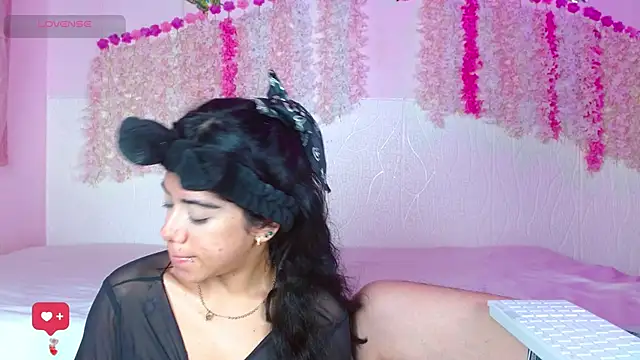 Zoe Axel1 online show from 04.04.26