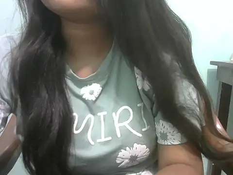 Snapshot of NayraG chatting on 05.14.26 NayraG online show from 05.14.26