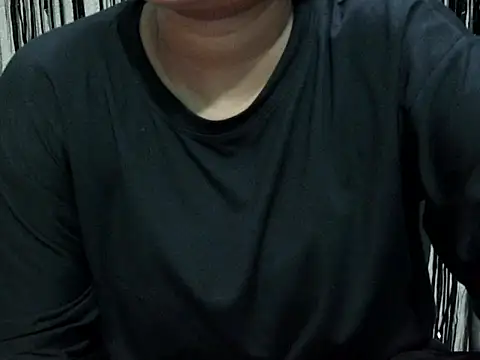 Snapshot of NayraG chatting on 06.18.26 NayraG online show from 06.18.26