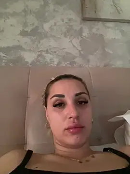 Giullyaxxx online show from 04.08.26