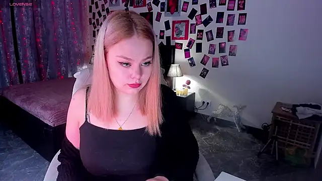 Snapshot of AmeliaMerris chatting on 03.31.26 AmeliaMerris online show from 03.31.26