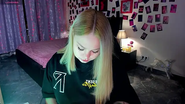 Snapshot of AmeliaMerris chatting on 04.02.26 AmeliaMerris online show from 04.02.26