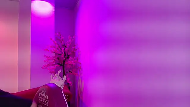 Miia  owens online show from 04.18.26