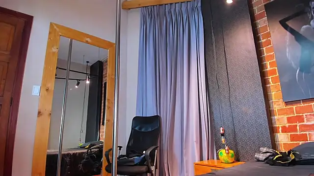 Sienna Dark online show from 04.04.26