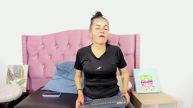 Liz Grettel online show from 04.01.26