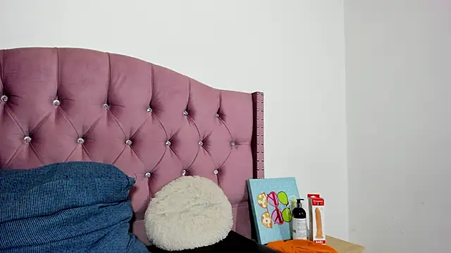 Liz Grettel online show from 04.16.26