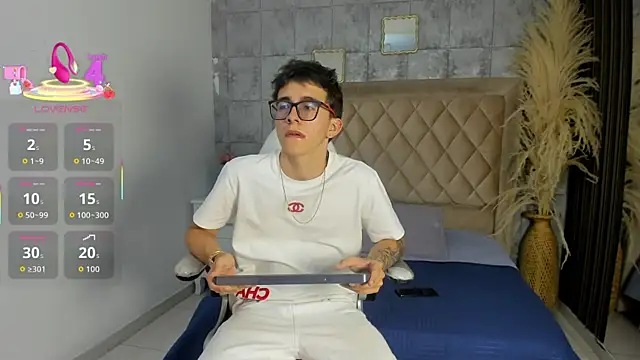 TylerCross  online show from 03.30.26