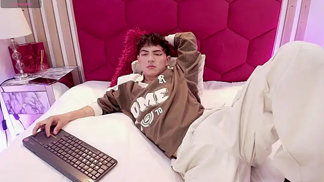 Cristopher Wild online show from 03.25.26