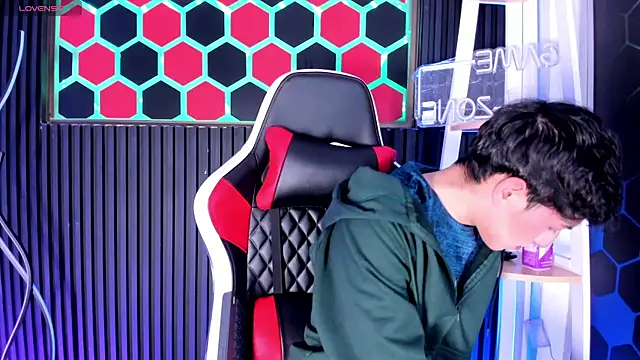 Cristopher Wild online show from 04.14.26