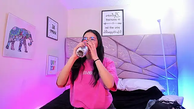 Snapshot of Amara_Velle chatting on 04.06.26 Amara Velle online show from 04.06.26