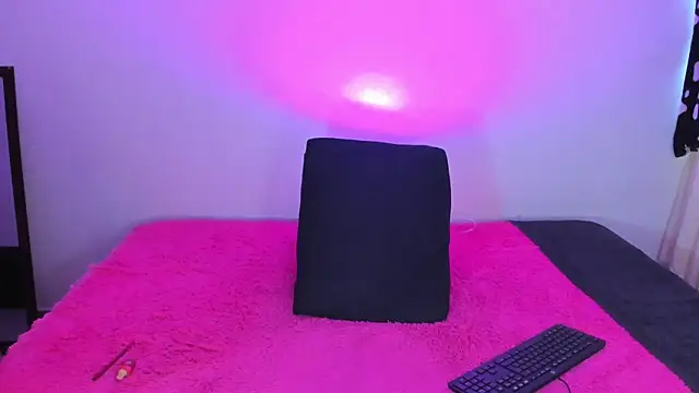 Snapshot of NatyVelt chatting on 04.09.26 NatyVelt online show from 04.09.26