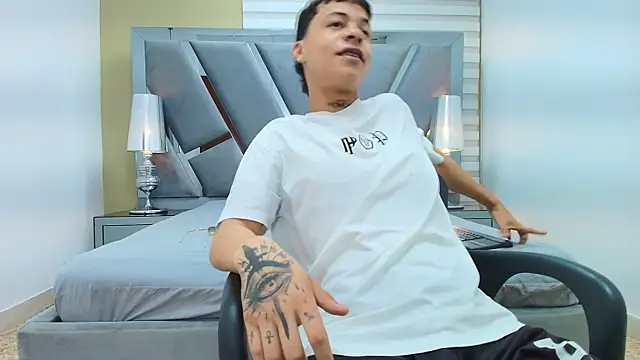 HENRY GREEN2 online show from 04.07.26