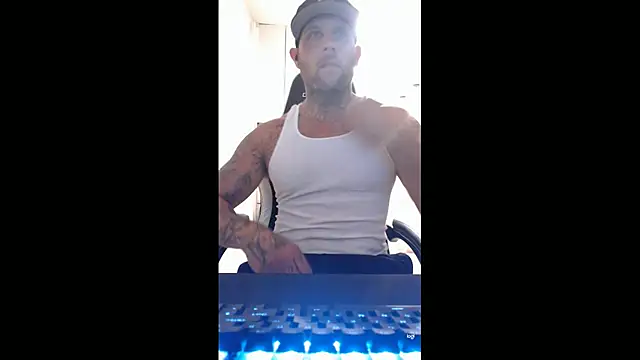 SecretsNextDoor online show from 04.04.26