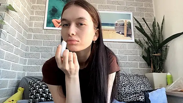 LaraDraggoo online show from 03.19.26