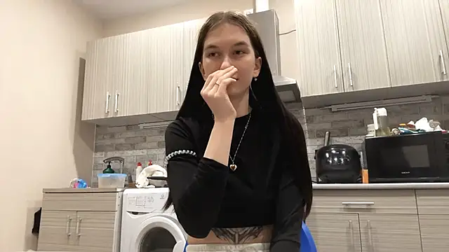 LaraDraggoo online show from 03.27.26