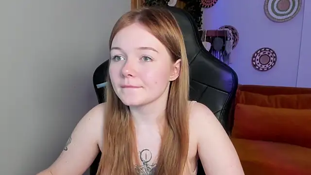 Snapshot of ElinaVale chatting on 03.17.26 ElinaVale online show from 03.17.26