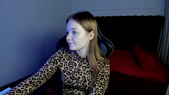 Snapshot of ElinaVale chatting on 03.19.26 ElinaVale online show from 03.19.26